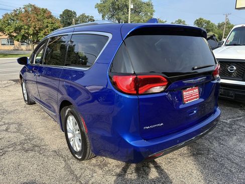 Used 2019 Chrysler Pacifica Touring-L FWD image 10