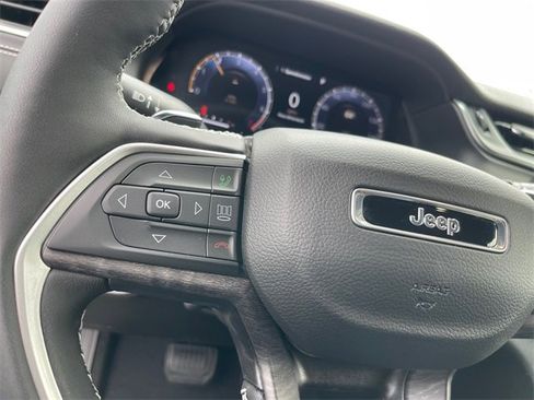 New 2024 Jeep Grand Cherokee L Limited w/ Luxury Tech Group II image 14