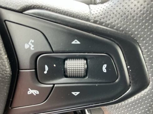 Used 2025 Chevrolet Trax LT FWD image 20