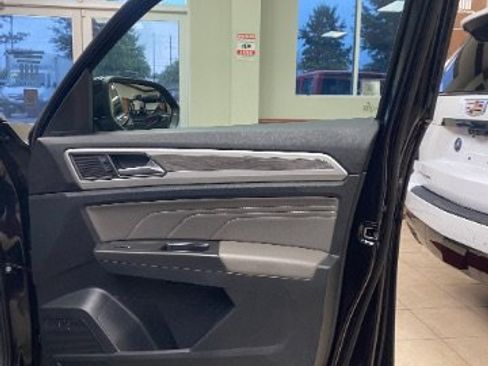 Used 2022 Volkswagen Atlas Cross Sport SE AWD/4WD image 11