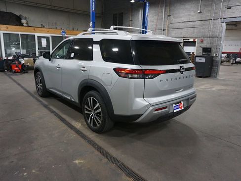 Used 2023 Nissan Pathfinder Platinum image 23