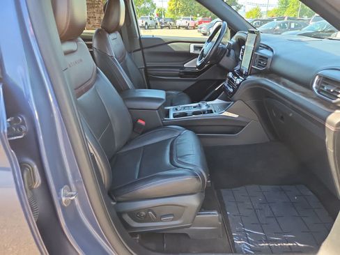 Used 2021 Ford Explorer Platinum w/ Equipment Group 601A AWD/4WD image 22