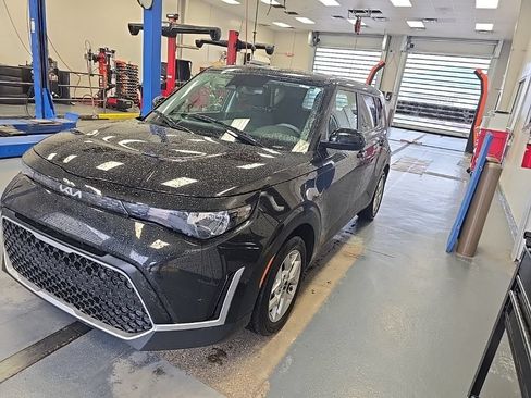 Used 2023 Kia Soul S FWD image 1