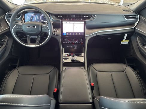 New 2025 Jeep Grand Cherokee Limited w/ Trailer Tow Package image 16