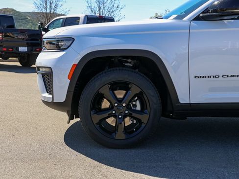 New 2026 Jeep Grand Cherokee L Limited w/ Limited Altitude Package image 11