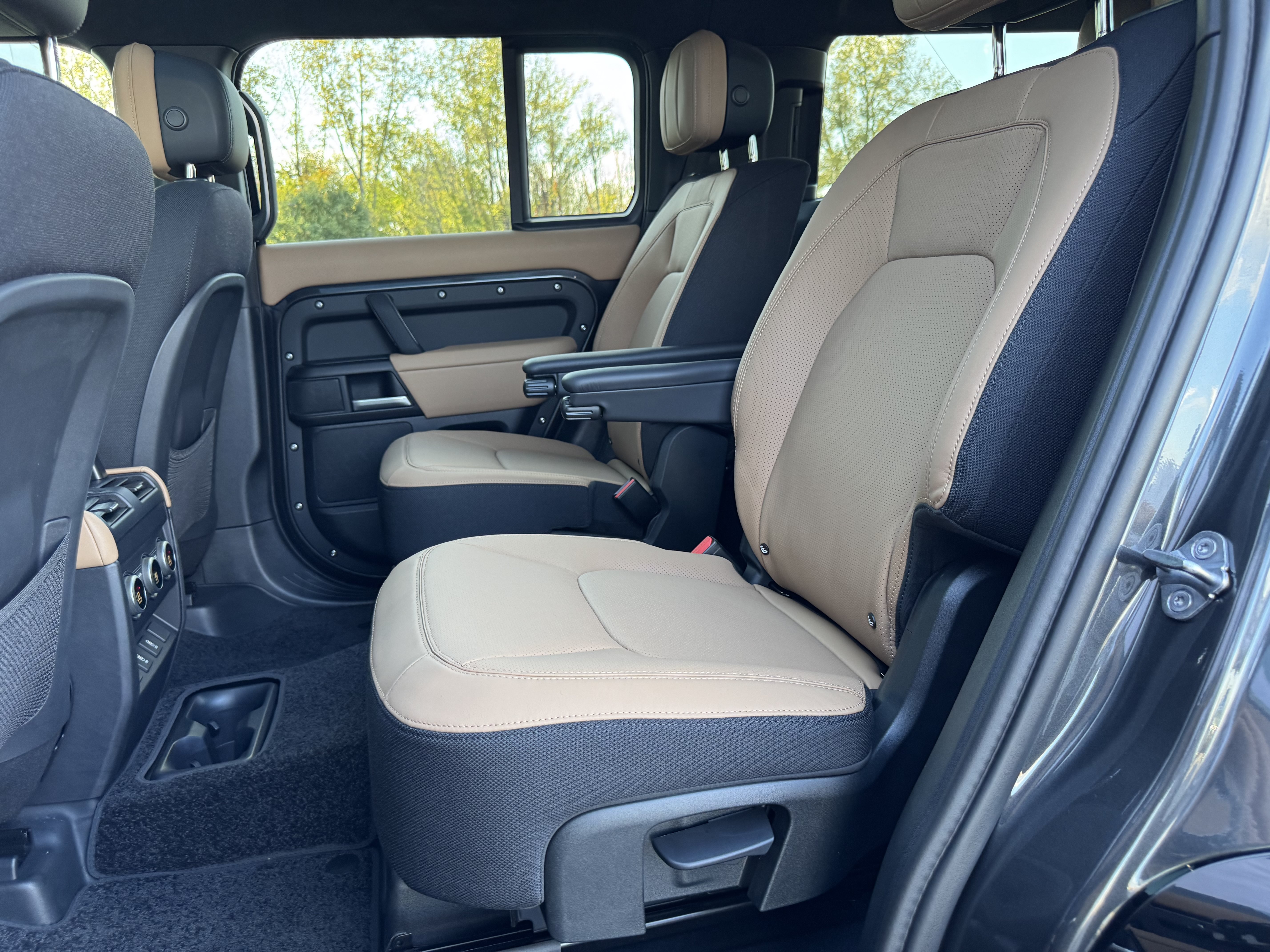 New 2026 Land Rover Defender 130 V8 AWD/4WD image 28