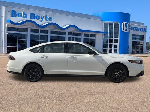Used 2025 Honda Accord SE image 4