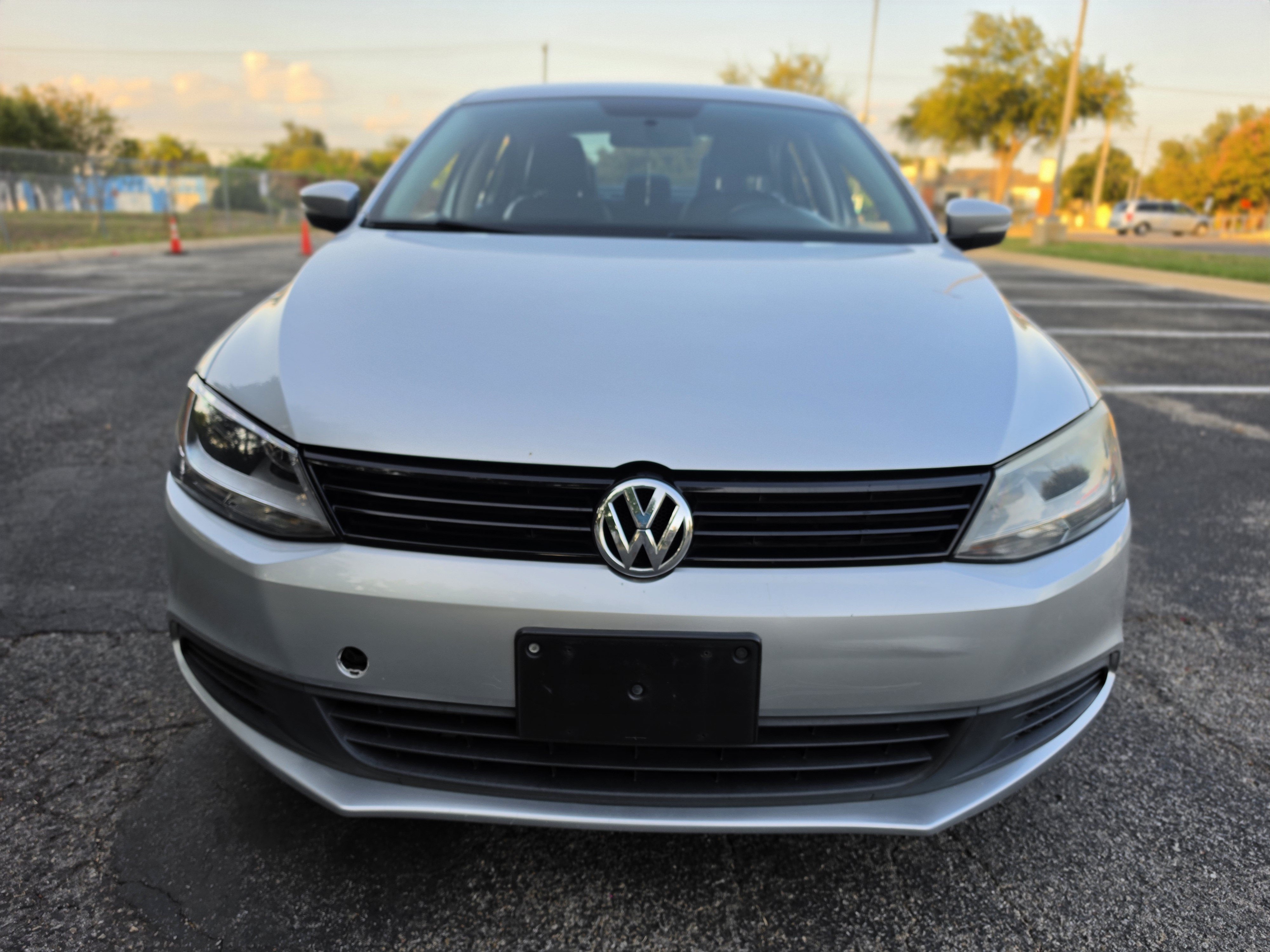 Used 2014 Volkswagen Jetta SE FWD image 2