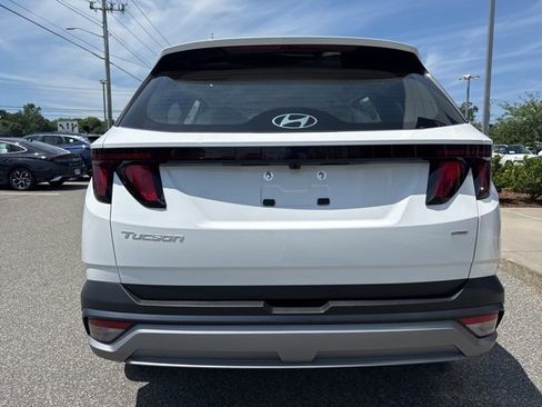 New 2025 Hyundai Tucson SE image 9