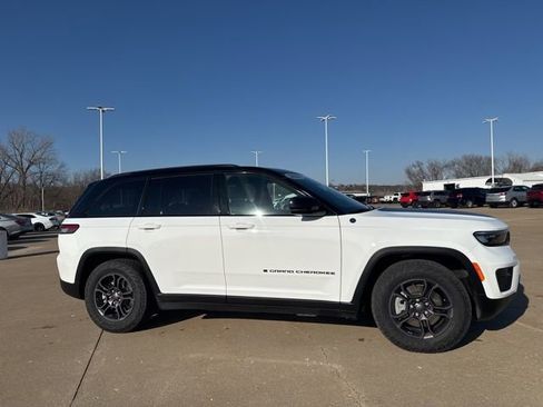 Used 2024 Jeep Grand Cherokee Trailhawk w/ Luxury Tech Group III image 2