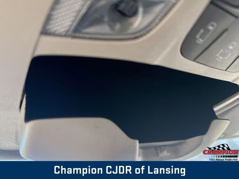 Used 2023 Chrysler Pacifica Touring-L image 29