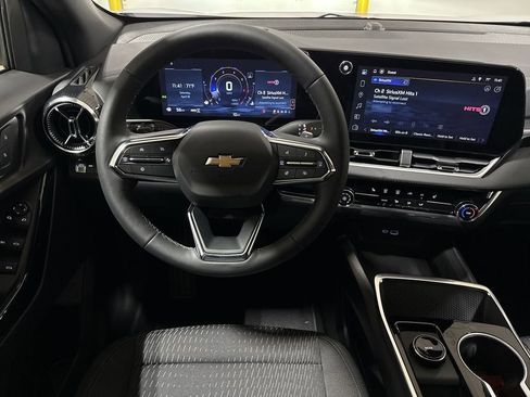 New 2026 Chevrolet Equinox LT w/ Safety and Technology Package AWD/4WD image 11