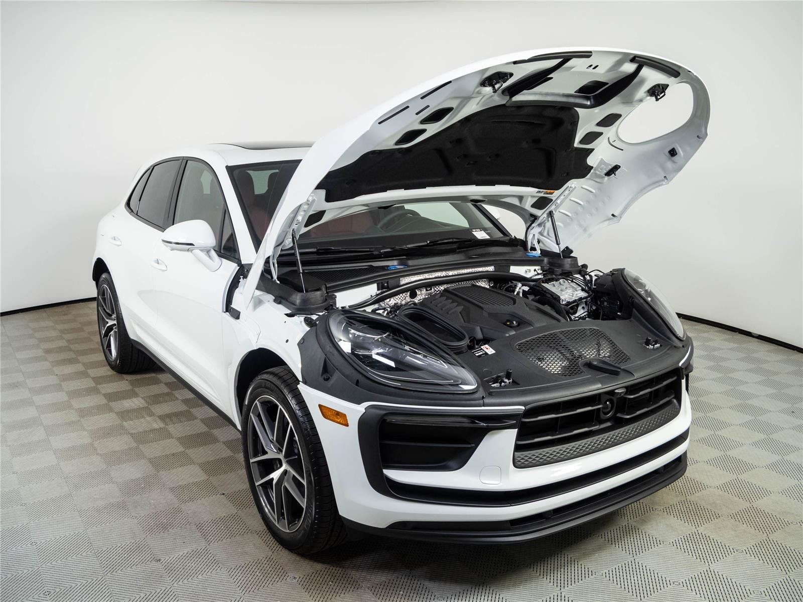 New 2026 Porsche Macan Turbo AWD/4WD image 34