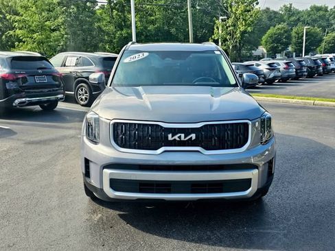Used 2023 Kia Telluride EX w/ EX Captain's Chair Package FWD image 2