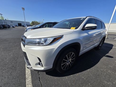 Used 2018 Toyota Highlander SE image 4