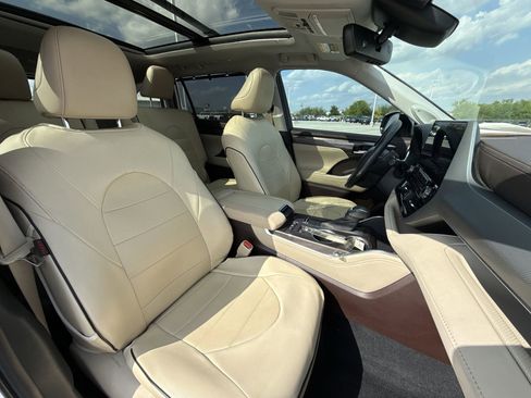 Used 2022 Toyota Highlander Platinum image 27