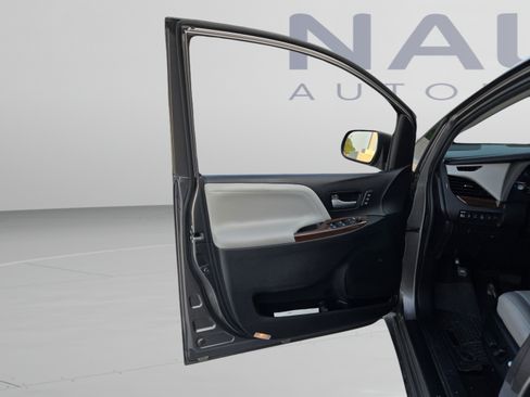 Used 2015 Toyota Sienna Limited Premium w/ Advanced Technology Package FWD image 8