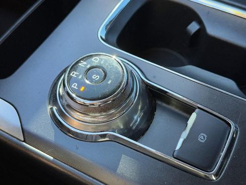 Used 2018 Ford Fusion SE w/ Fusion SE Technology Package image 19