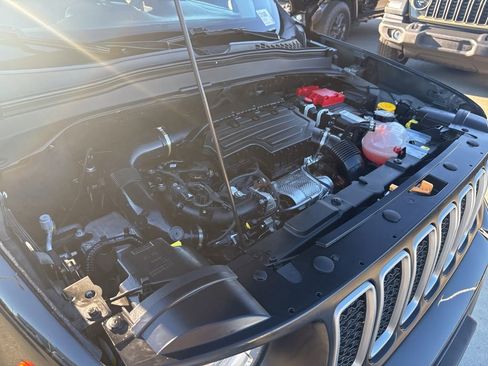 Used 2023 Jeep Renegade Latitude w/ Sun & Fun Group image 26