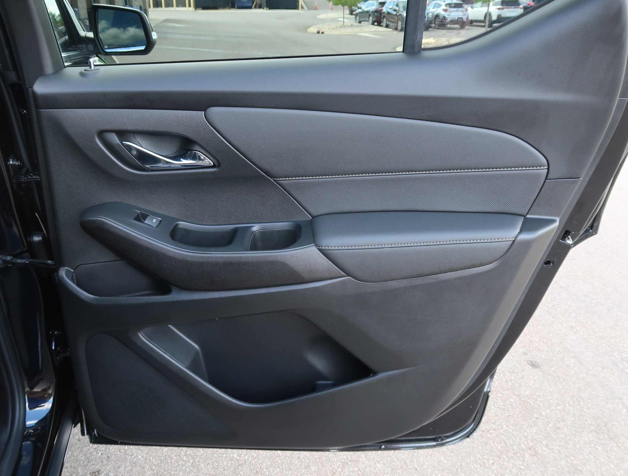 Used 2023 Chevrolet Traverse Premier w/ LPO, Cargo Package FWD image 40