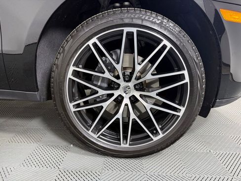 Certified 2026 Porsche Macan image 14