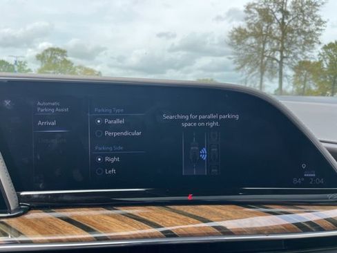 Used 2023 Cadillac Escalade ESV Premium Luxury Platinum image 34