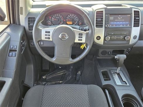 Used 2019 Nissan Frontier SV image 7