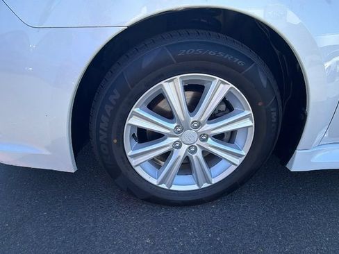 Used 2011 Subaru Legacy 2.5i Premium AWD/4WD image 10