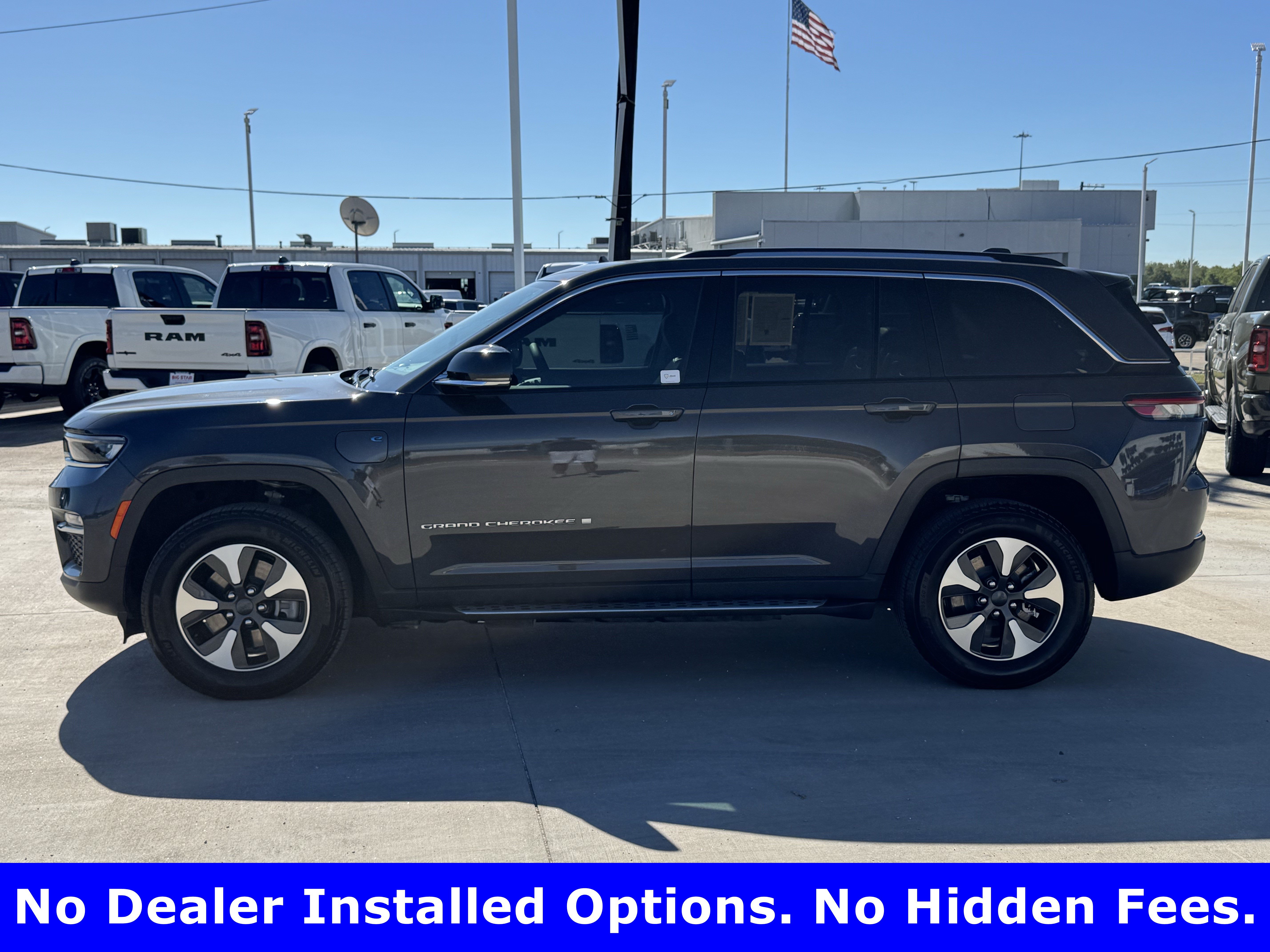 Used 2023 Jeep Grand Cherokee 4WD 4xe image 3