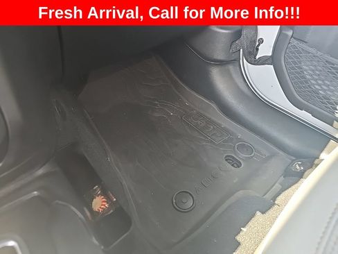 Used 2022 Jeep Wrangler Unlimited Sahara AWD/4WD image 14