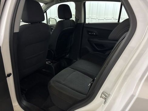 Used 2018 Chevrolet Trax LS FWD image 17
