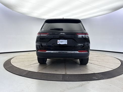 Used 2023 Jeep Grand Cherokee Laredo w/ Luxury Tech Group I AWD/4WD image 4