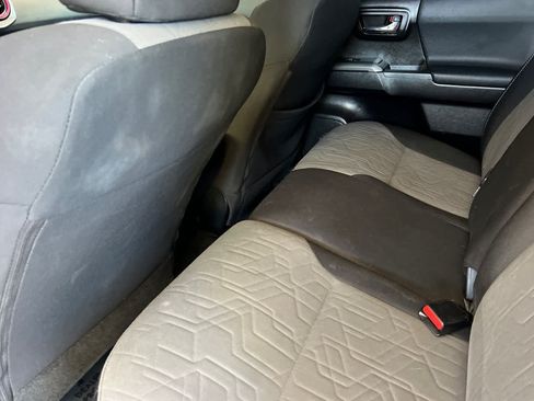 Used 2020 Toyota Tacoma TRD Off-Road w/ Technology Package RWD image 4