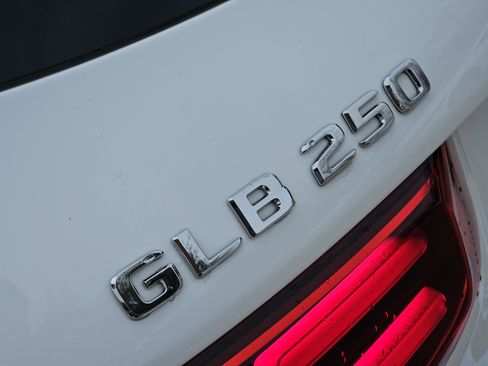 Used 2025 Mercedes-Benz GLB 250 image 13