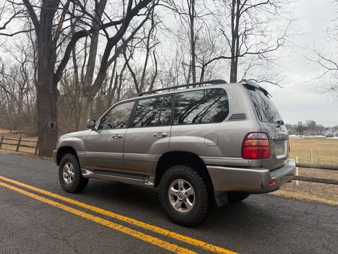 Used 2001 Toyota Land Cruiser image 12