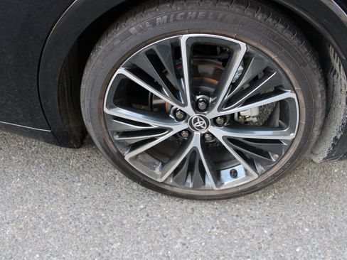 Used 2025 Toyota Prius XLE FWD image 12