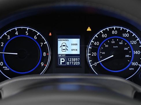 Used 2012 INFINITI G37 Journey w/ Premium Pkg image 14