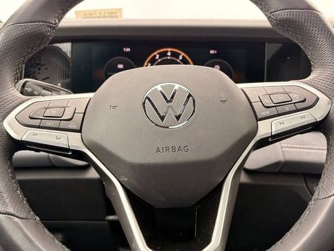 Used 2025 Volkswagen Tiguan SE R-Line AWD/4WD image 14