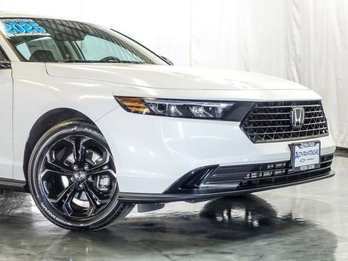 Used 2025 Honda Accord SE image 3