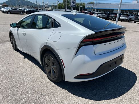 Used 2024 Toyota Prius LE FWD image 7