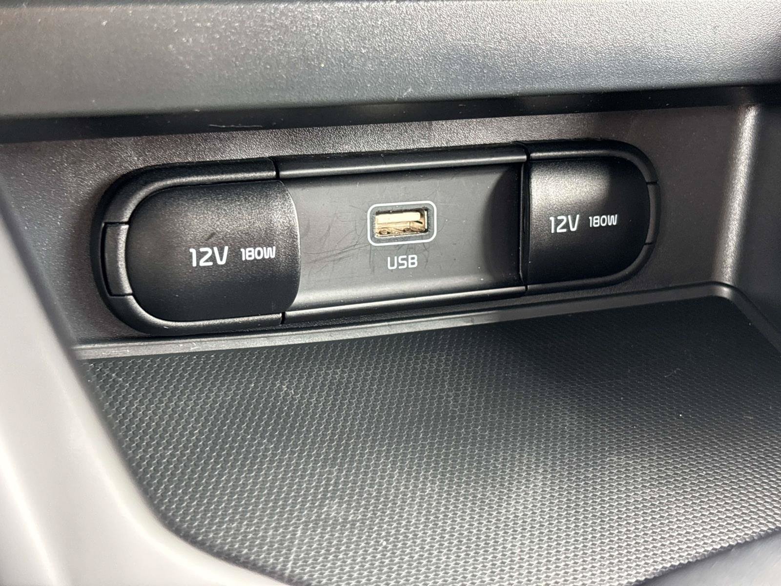 Used 2025 Kia Soul LX w/ LX Technology Package FWD image 24