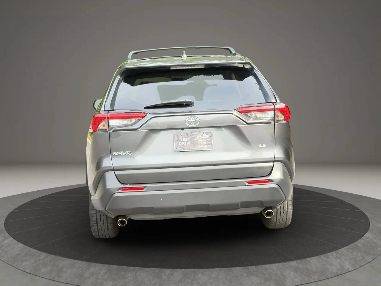 Used 2019 Toyota RAV4 LE FWD image 5