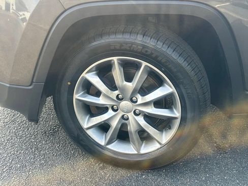 Used 2018 Jeep Cherokee Limited AWD/4WD image 9