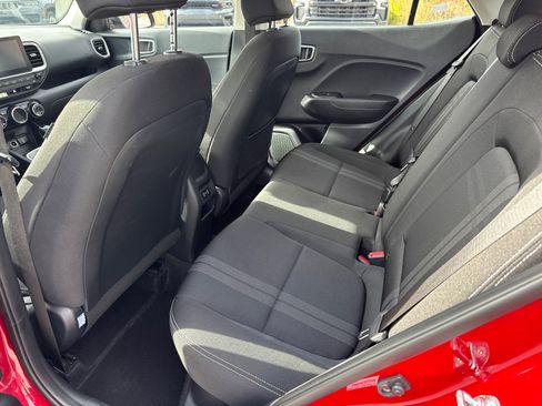 Used 2025 Hyundai Venue SEL image 20
