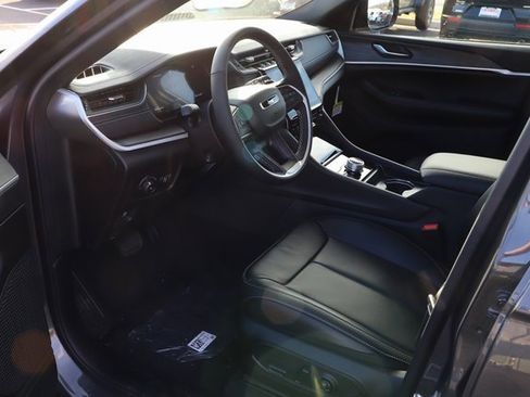 New 2025 Jeep Grand Cherokee Limited image 9