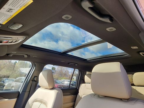 New 2025 Jeep Grand Cherokee L Limited w/ Luxury Tech Group II image 11