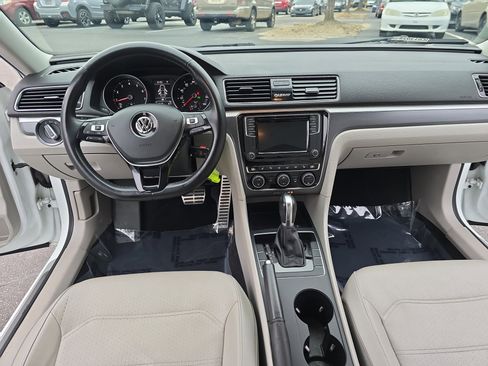 Used 2018 Volkswagen Passat 2.0T R-Line image 21