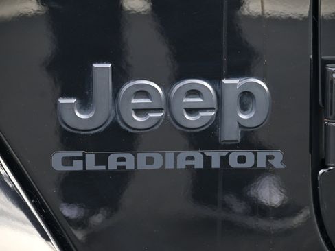 Used 2021 Jeep Gladiator Sport image 38