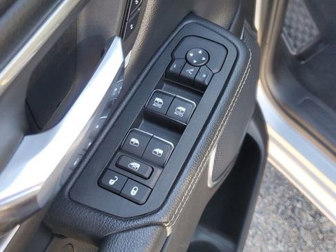 Used 2025 RAM 1500 Laramie image 19