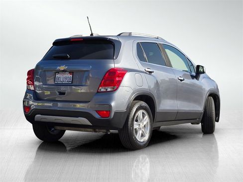 Used 2019 Chevrolet Trax LT w/ LT Convenience Package image 4